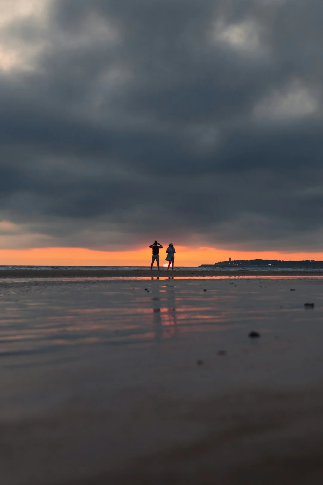 Vinculos Emocionales Profundos Vinculos Emocionales Profundos en Gráficos: Desvelando Conexiones Ocultas chinese metaphysics illustration abstract energy