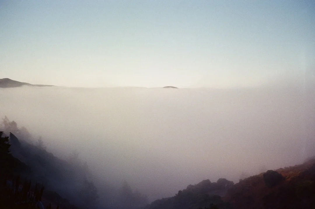 cambios bruscos en la vida Comprender los cambios bruscos en la vida: causas e implicaciones chinese metaphysics illustration zen style