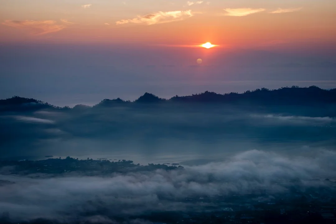 soñar con montañas ¿Qué significa soñar con montañas? chinese metaphysics illustration abstract energy