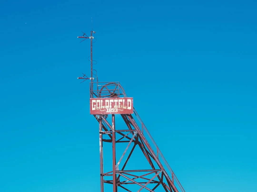 Soñar con casas antiguas ¿Qué significa soñar con casas antiguas? chinese metaphysics illustration abstract energy