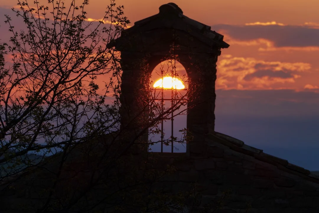 significado de viajar en el tiempo en los sueños Significado de Viajar en el Tiempo en los Sueños: Descubriendo la Simbología chinese metaphysics illustration zen style