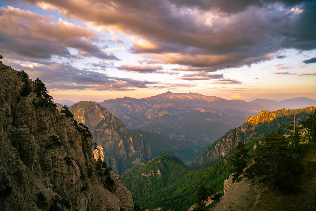 sueños de cascadas ¿Qué significa soñar con cascadas? chinese metaphysics illustration abstract energy