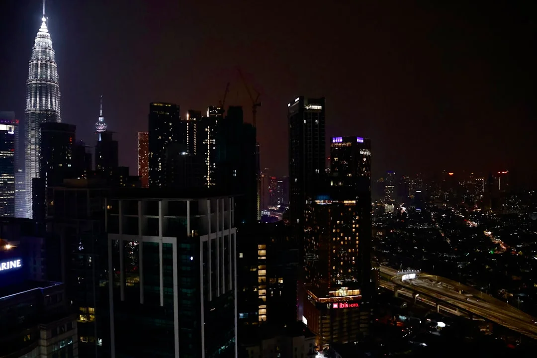 sueños de ciudades extrañas Sueños de Ciudades Extrañas: Desvela tu Subconsciente chinese metaphysics illustration zen style