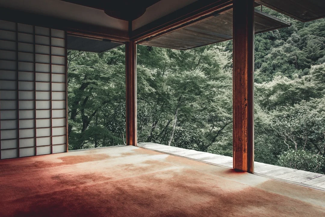 significado de feng shui de planes de suelo abierto Cómo los planes de suelo abierto impactan el feng shui y el equilibrio de energía chinese metaphysics illustration abstract energy