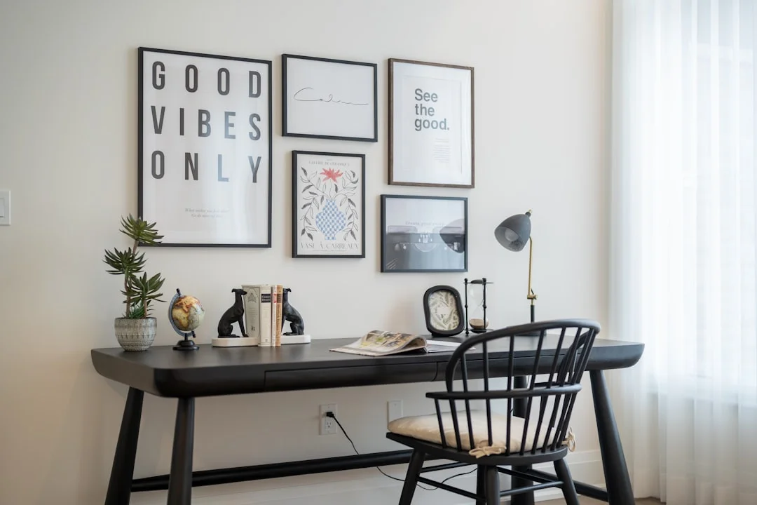 decoración de feng shui en el espacio de trabajo Decoración de feng shui para mejorar el flujo de energía en el espacio de trabajo chinese metaphysics illustration abstract energy