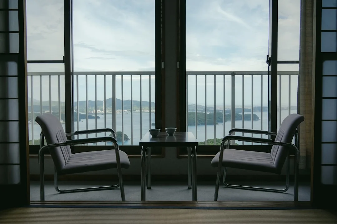 posición del sofá en feng shui significado Posición del sofá en feng shui: significado y consejos chinese metaphysics illustration zen style